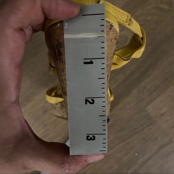 🟣 NY&Co Yellow Faux Cork Wedge Sandals 8 EUC - Picture 8 of 9